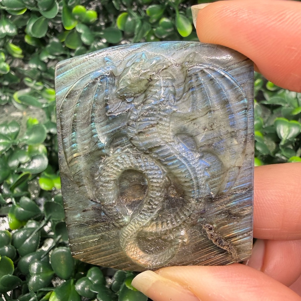 Flashy Labradorite Flying Dragon Carving - Picture 6 of 6